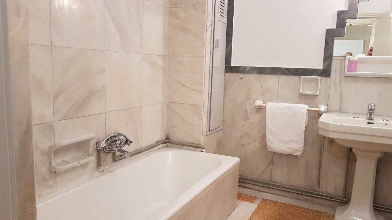 Violet Errathens Apartment - Athens Center, 7 Bd, 3 Bath 외부 사진
