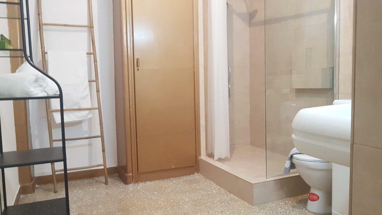 Violet Errathens Apartment - Athens Center, 7 Bd, 3 Bath 외부 사진